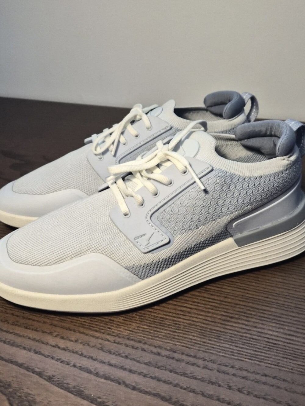 Wolf & Shepard Women's 8 Crossover Dress Sneaker Blue/White, Excellent Condition